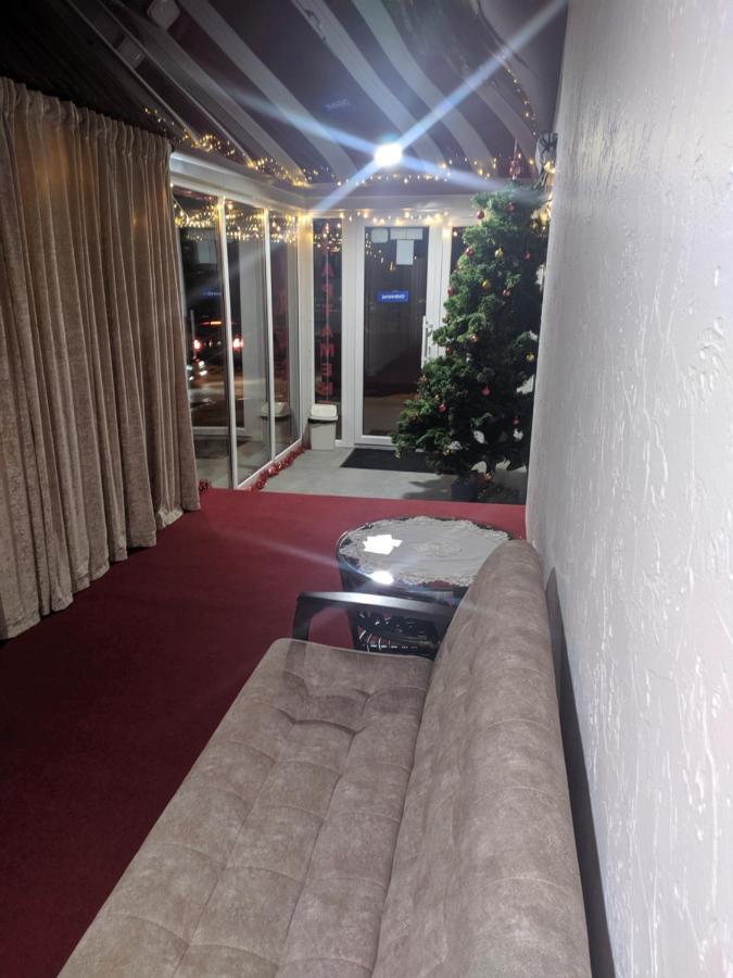 切尔诺夫策 Mirage酒店 外观 照片